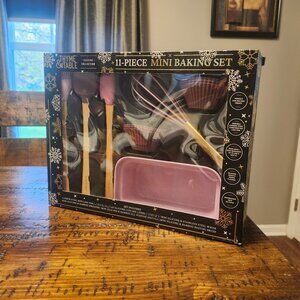 Thyme&Table Mini Baking Set / 11 Piece / NEW in Box / Purple